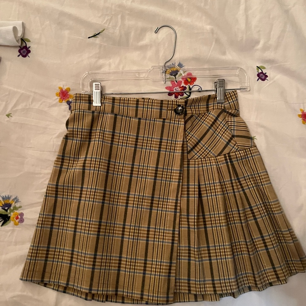 Yellow and black plaided skirt